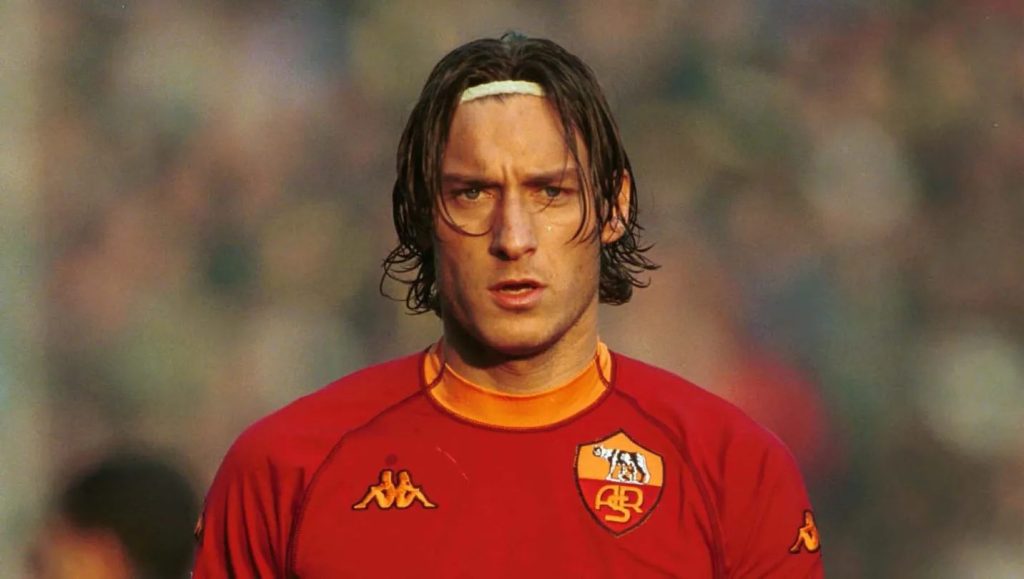 Francesco Totti Biểu Tượng Sống Của AS Roma - Cầu Thủ Nổi Bật Của Bóng Đá Ý