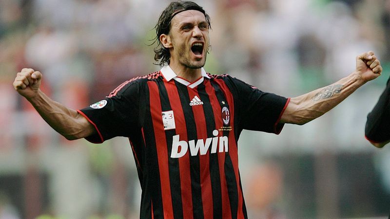 Hậu vệ trái Paolo Maldini  - Cầu thủ trong đội hình AC Milan xuất sắc nhất